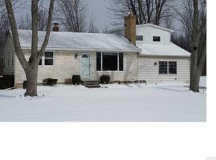 1221 Cain Rd, Youngstown, NY 14174