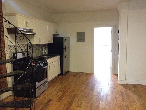 2nd image of 432 Jefferson Ave #2