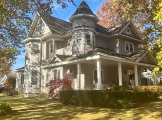 218 S Pine St, Nokomis, IL