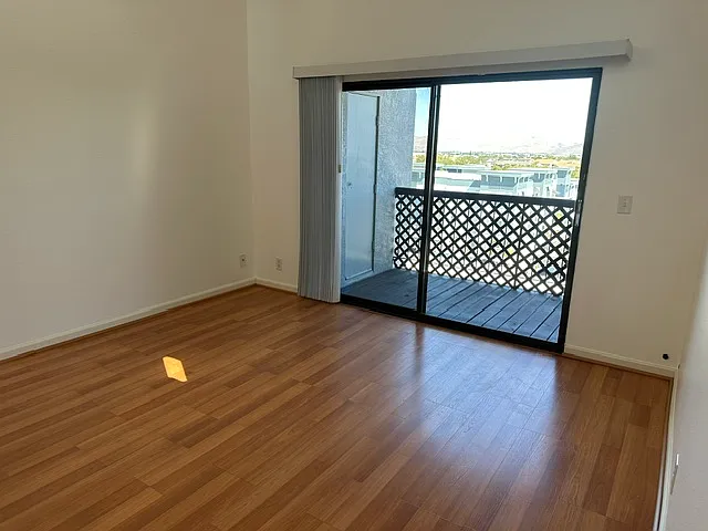1 bed, 656 sqft, $1,300 — Photo 3
