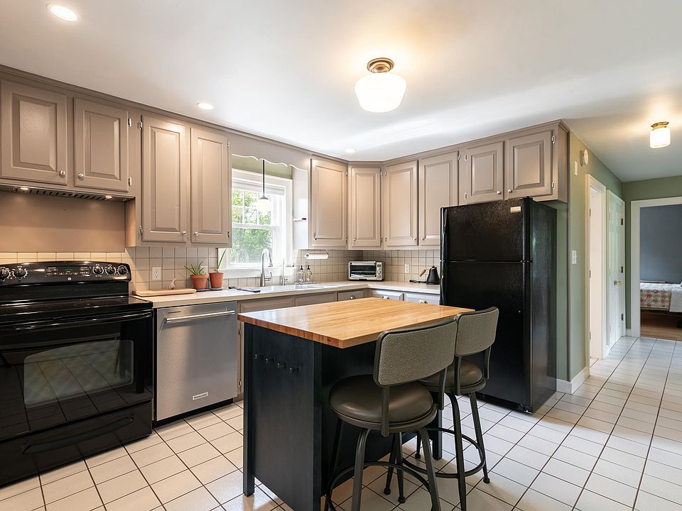 2nd image of 22 Crescent Avenue