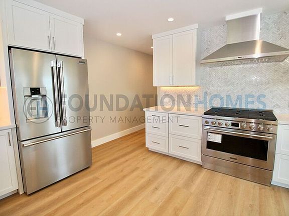 2nd image of 124 Esmeyer Dr