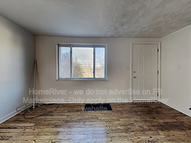 2 bed, 1.0 bath, $1,300 — Photo 3