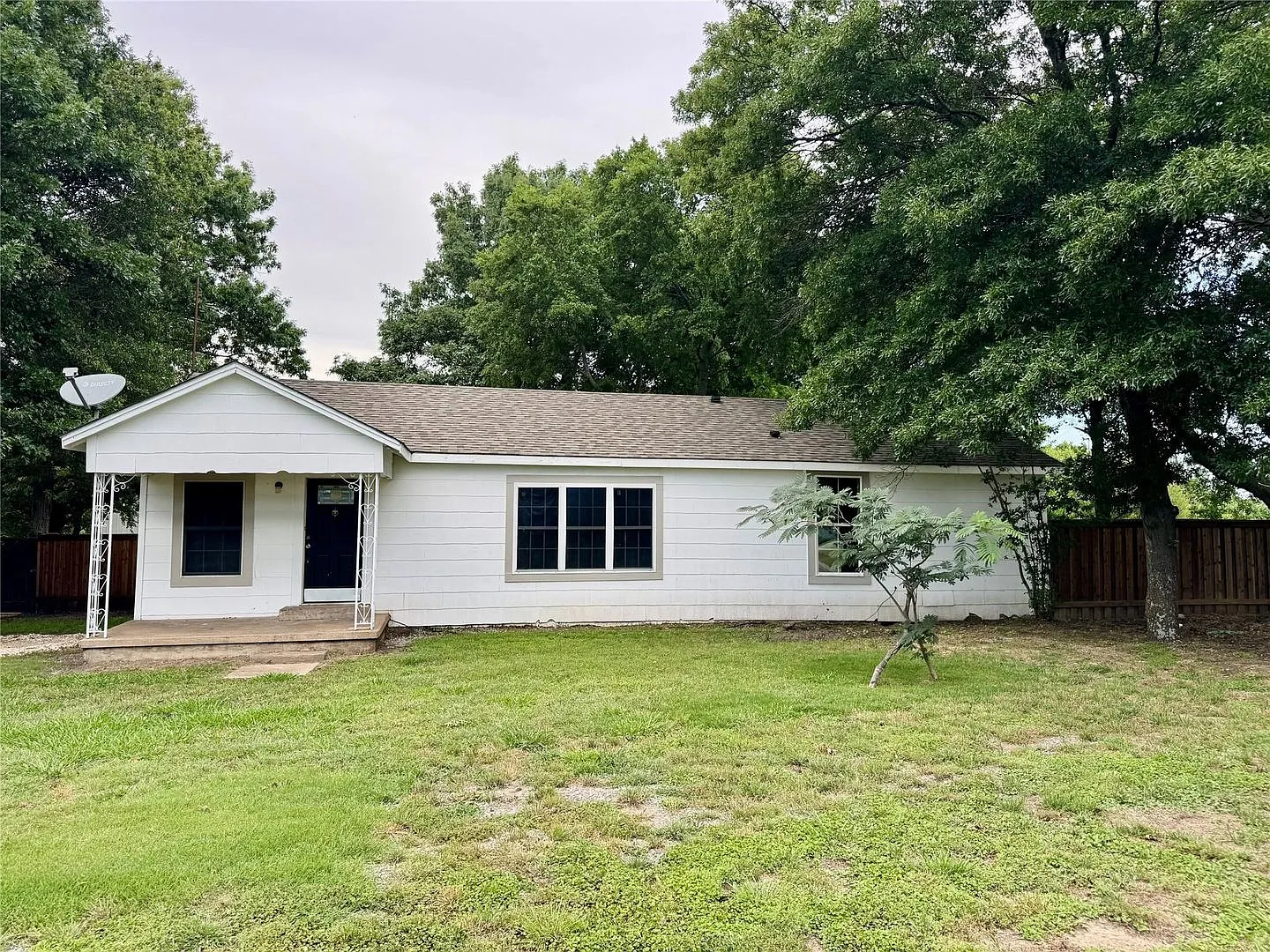 1197 FM 697 — Photo 1
