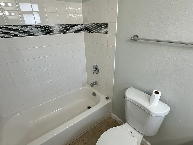 2020 E Grand Ave #H29 — Photo 9