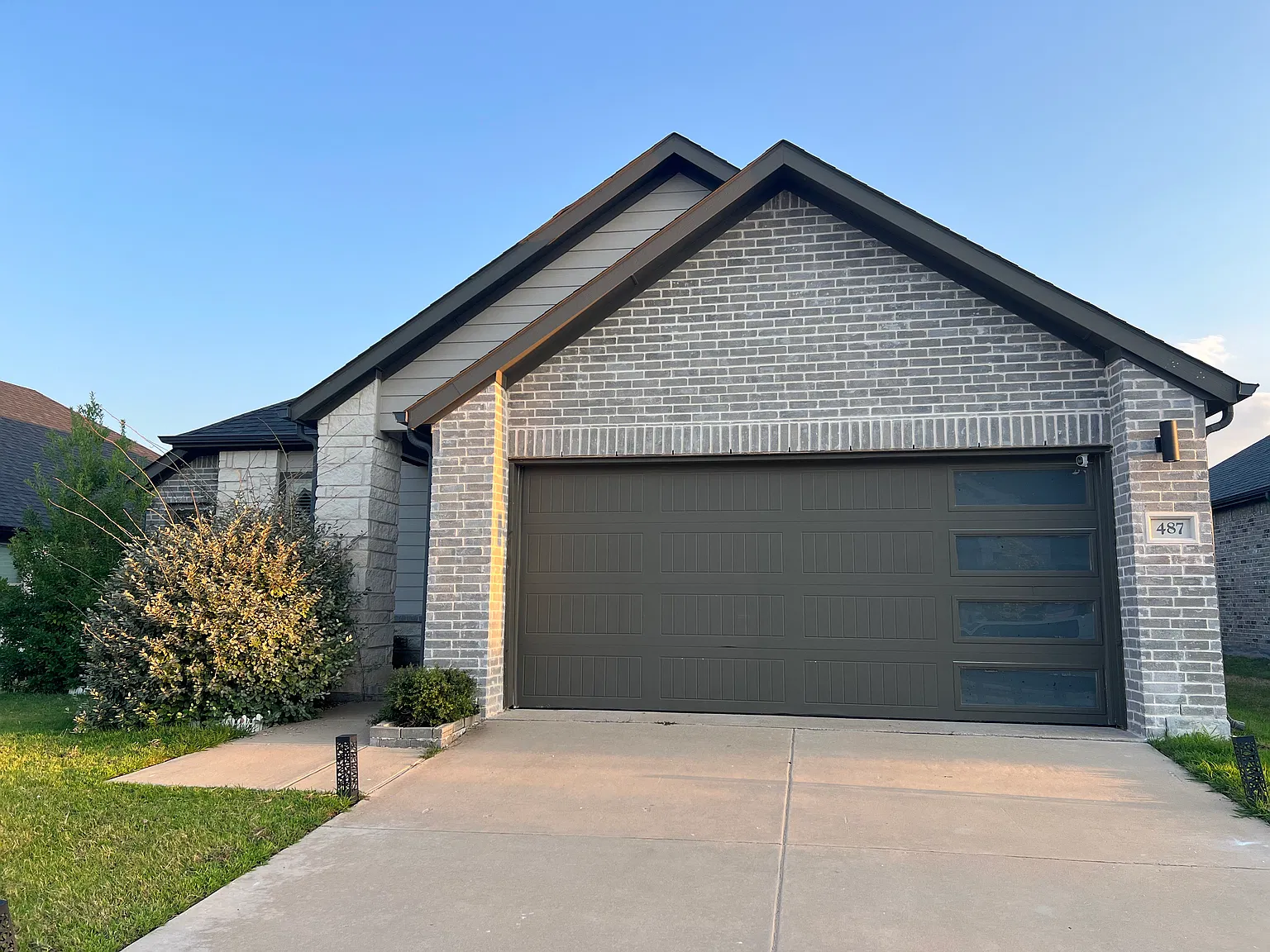 4 bed, 1810 sqft, $2,300 — Photo 1