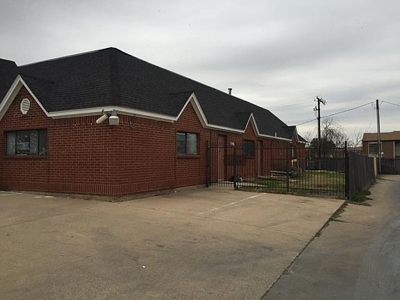 3rd image of 1951 E Arkansas Ln