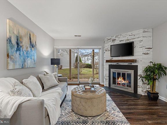 2nd image of 2853 Yarling Ct #2853