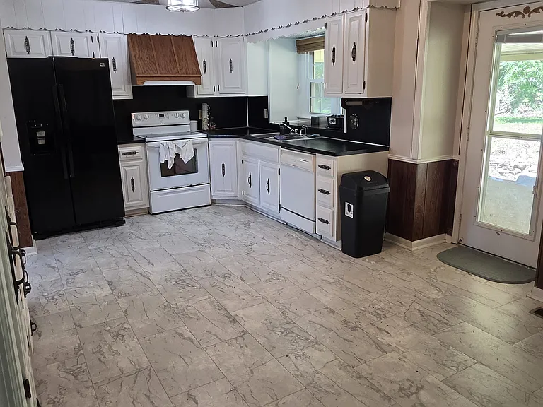 2189 Timothy Dr — Photo 10