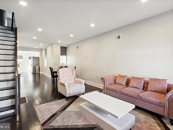 3rd image of 3113 Aramingo Ave