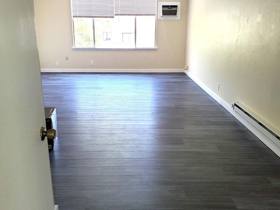entrance to living room from hallway