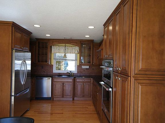 5th image of 40 Hopewell Dr
