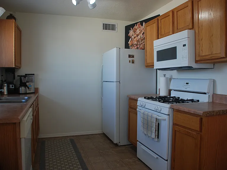 2116 N Wind Dr SW — Photo 6