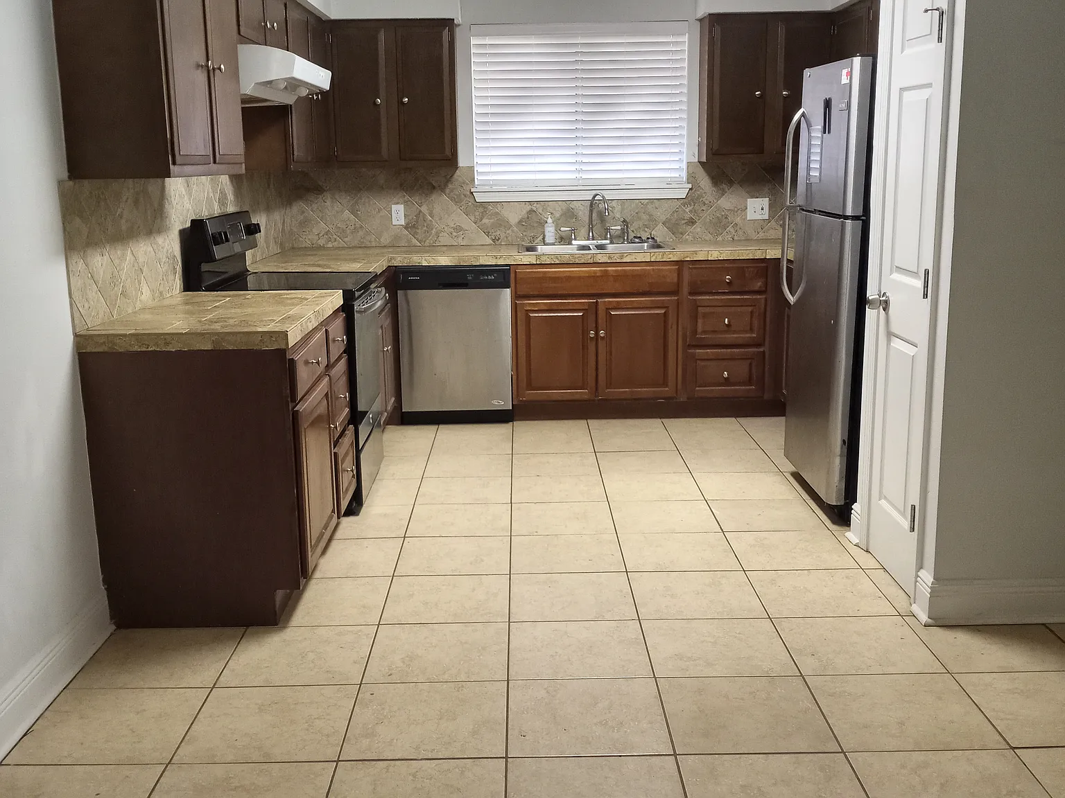 2 bed, 1050 sqft, $1,200 — Photo 3