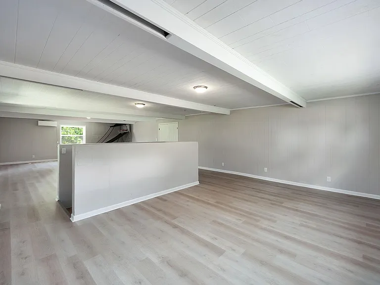 90 Shaw Ln — Photo 32