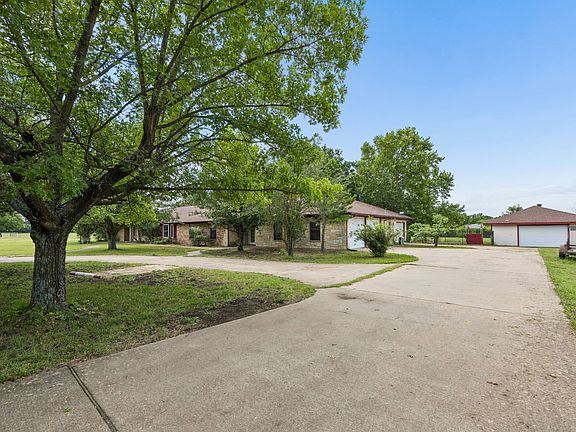 3rd image of 5291 Pecan Place Dr