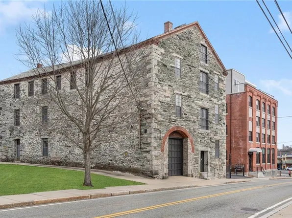 61 Railroad St, Woonsocket, RI 02895