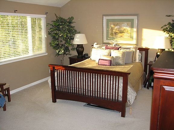3rd image of 685 Auburn Way