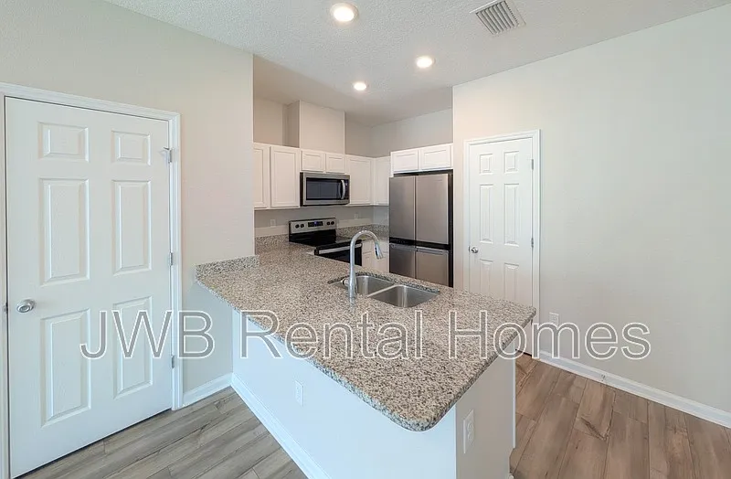 Building Photo - 9850 Fiddleback Ln