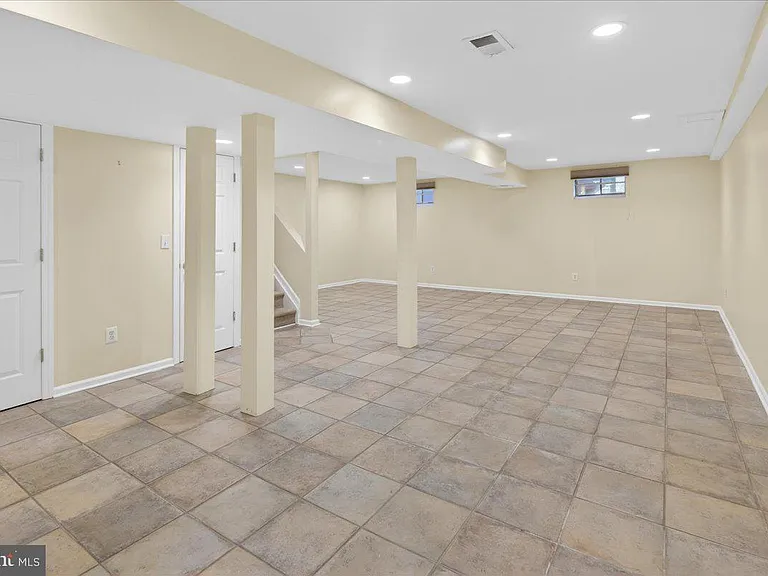 313 Fountayne Ln — Photo 36