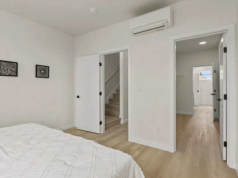 255 E Louisa St — Photo 7