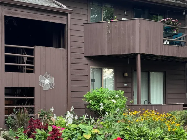 205 E Jolly Rd #6, Lansing, MI 48910