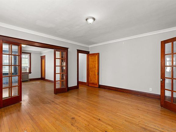 3rd image of 4628 Quincy St