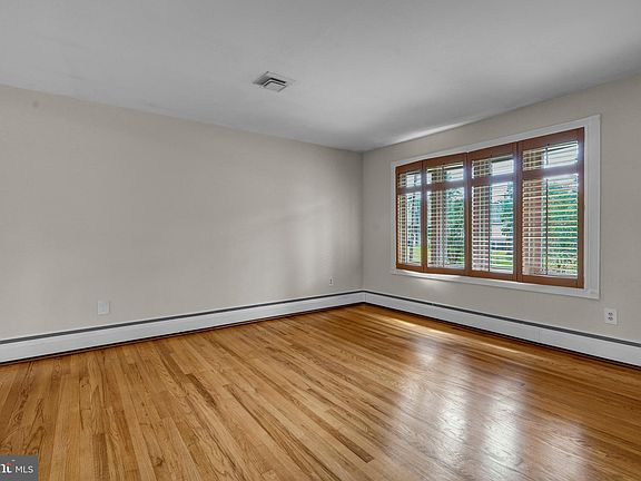 5th image of 8905 Valley Forge Dr