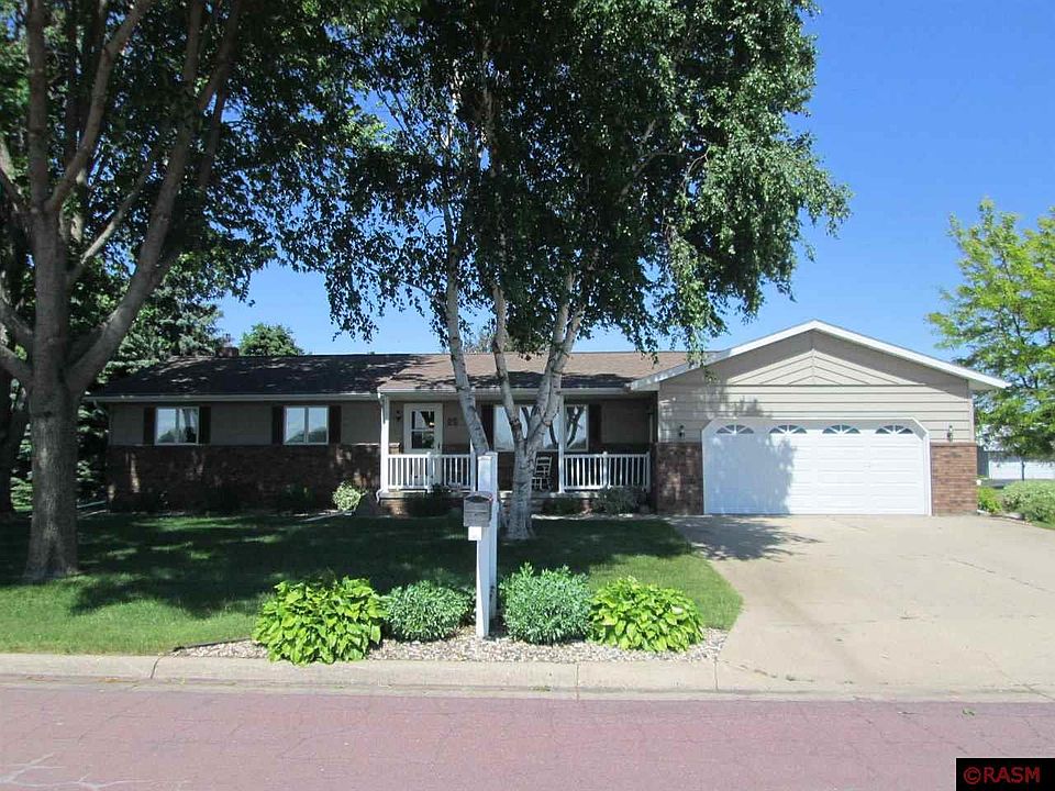 1st image of 25 Willow Dr