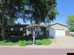 25 Willow Dr, Saint James, MN 56081