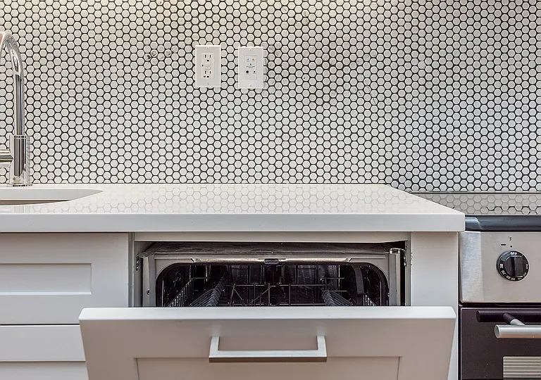 228 Kingsland Ave #3R — Photo 4