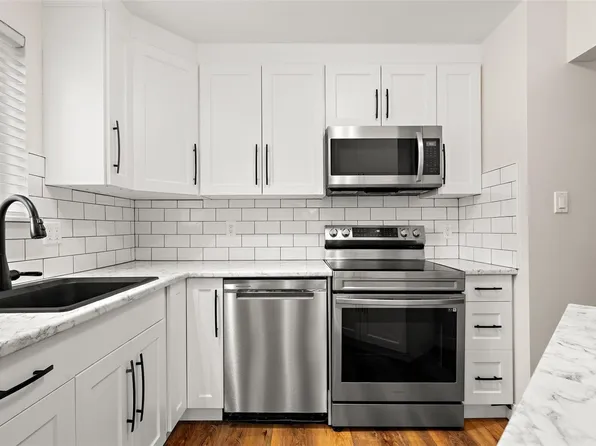 2070 Amelia Ave #52, Sidney, BC V8L 4X6