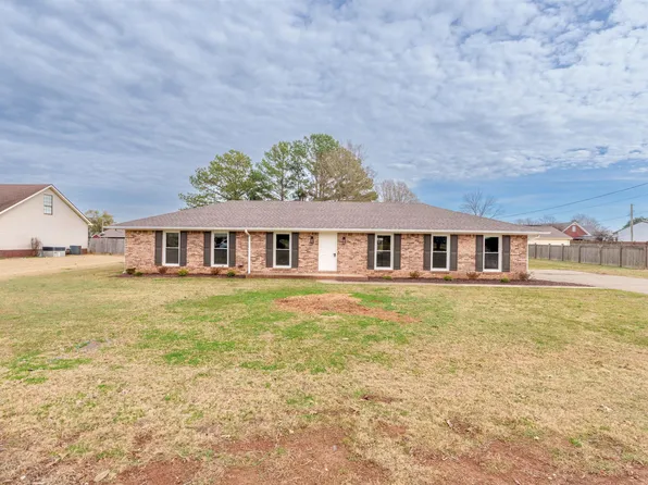 220 Alma St, Tuscumbia, AL 35674