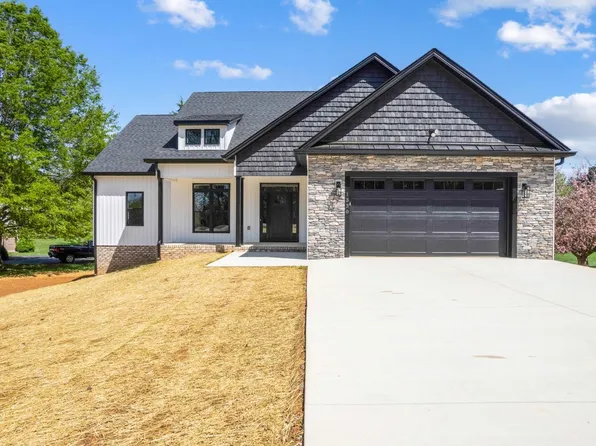 1330 Boone Dr, Bedford, VA 24523