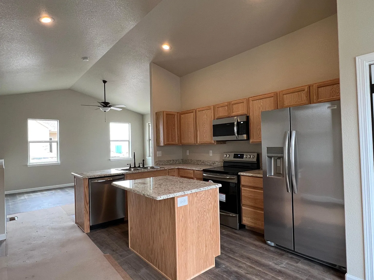 3 bed, 1311 sqft, $2,400 — Photo 4