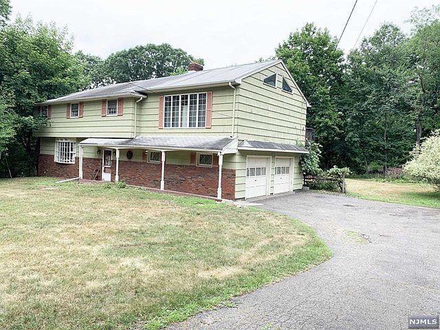 2nd image of 765 Janice Ct