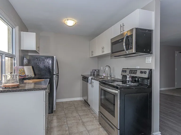189 Frank St — Photo 6