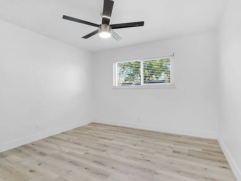 5479 Carlson Dr — Photo 8