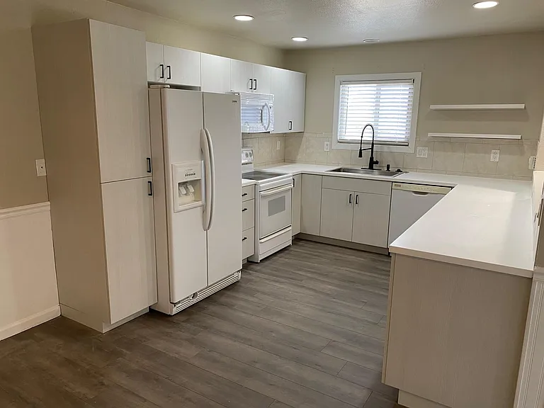 2013 E San Miguel St — Photo 3
