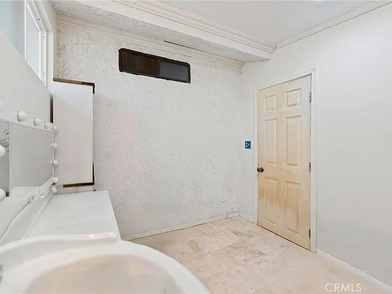 7371 Lyons Ave — Photo 12