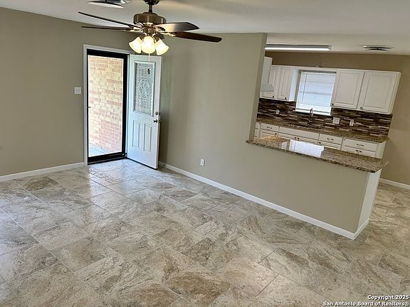 4th image of 706 W Flournoy