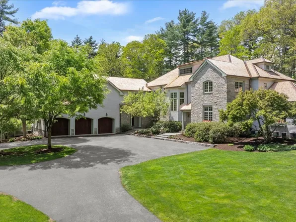 29 Philip St, Medfield, MA 02052
