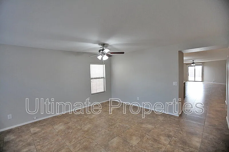 3 bed, 2.0 bath, 1919 sqft, $1,945 — Photo 2