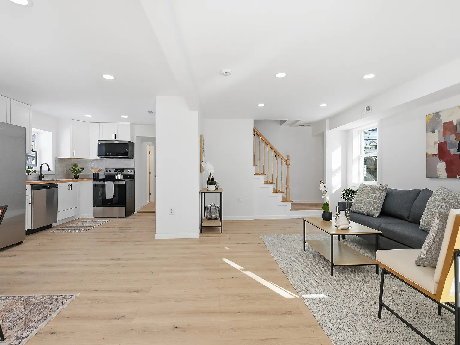 4 bed, 2442 sqft, $2,500 — Photo 2