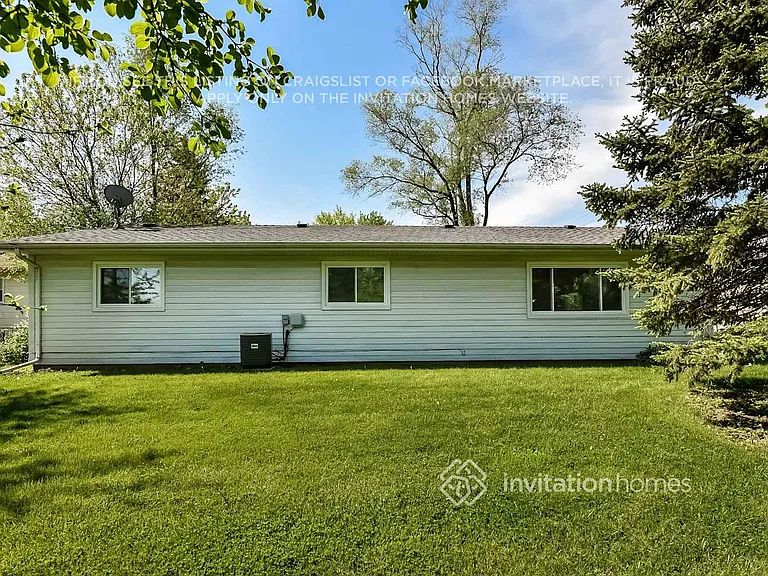 1571 Birch Ave — Photo 16