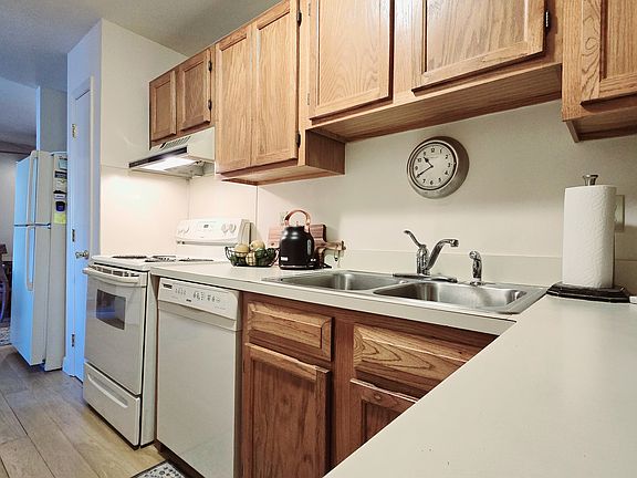 Two Bedroom Downstairs Kitchen