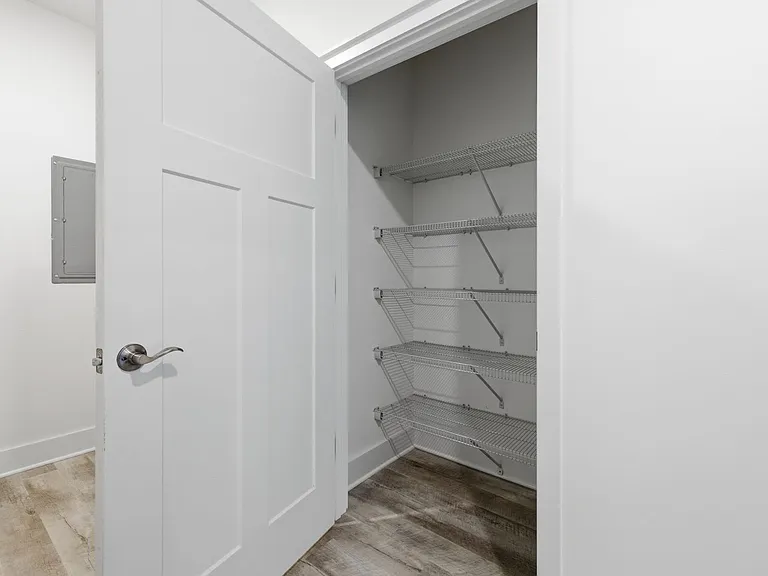 2206 Grant St — Photo 15