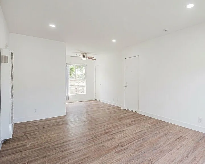 3370 W 83rd St — Photo 3