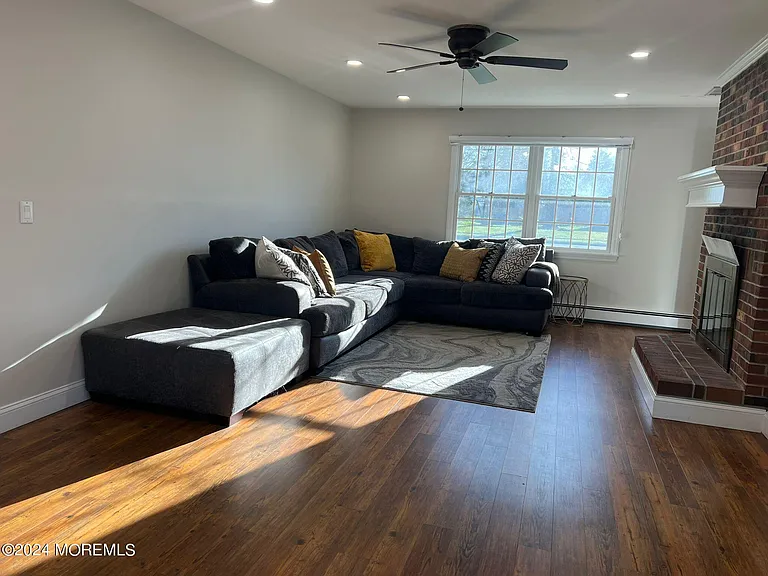 1578 N Bay Ave — Photo 24