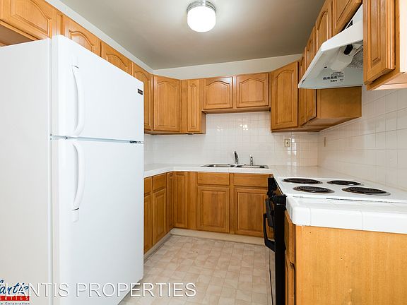 4th image of 870 Burbank Dr APT 03